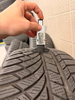 Zimní pneu Kumho 245/40R20 - 3