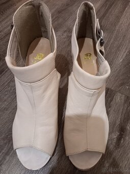 Kožené boty s otevřenou špicí vysokým podpatkem 41 - 3