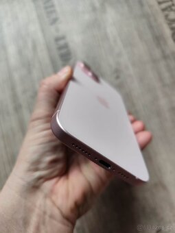 Apple iPhone 15 Plus 128GB v barvě pastelové pink - 3