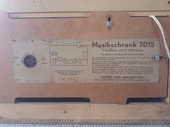Staré rádio Grundig - 3