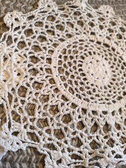 Háčkované ubrusy - 3