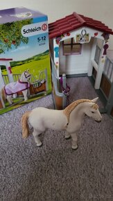 Schleich 42368 Stáj s klisnou Lusitano - 3