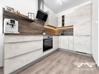 Prodej bytu 3+kk, ~73 m2 se zahradou ~317m2 a 4x stáním pro - 3