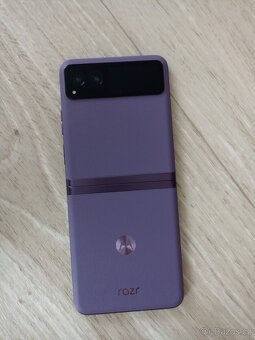 Motorola RAZR 40 - 3