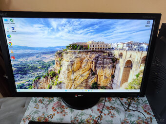 Nabízím k prodeji PC s i3 7100, 8 GB, 500 GB SSD s monitorem - 3