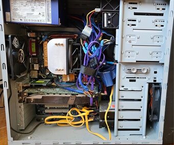 PC Q6600/2,4Ghz, RAM 4GB, raptor 68GB, 2x500GB/HD, 2xDVD - 3