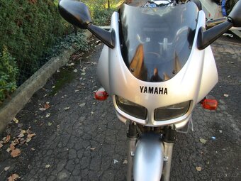 Yamaha FZS 600 Fazer - 3
