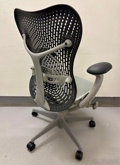 Kancelářská židle Herman Miller Mirra - top stav - 3
