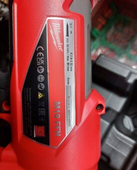 Prodám hřebikovačku milwaukee m18ffn - 3