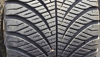 Celoroční pneu 235/50/18 Goodyear - 3