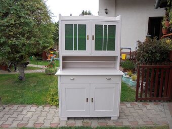 Historická kredenc - 3