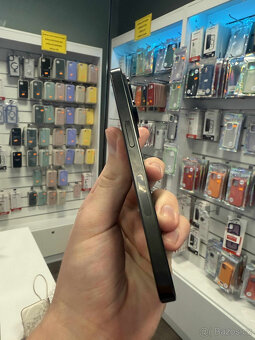 iPhone 15 Pro 256GB Black Titanium - 3