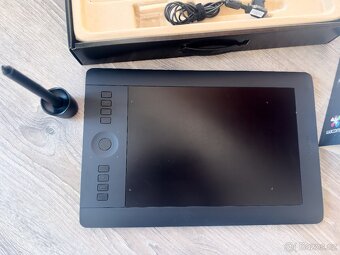 Wacom Intuos Pro M Tablet + Datacolor Spyder 5 - 3