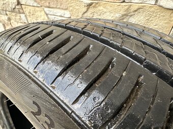 Pneu 235/45R18 - 3