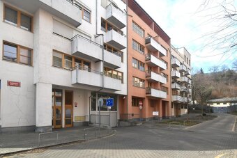 Velmi pěkný 2+kk, 68m2 se dvěma lodžiemi, garáží a sklepem, - 3