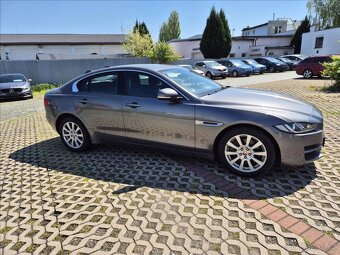 Jaguar XE 2,0 Pobočka Kolín (2017) - 3