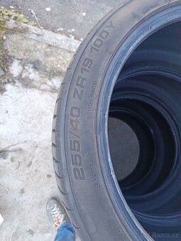 255/40 r19 letni pneu - 3