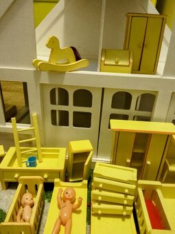 HRAČKA DŘEVĚNÝ NÁBYTEČEK PRO PANENKY – 2 SADY - 3