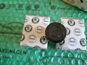 maznice vodního čerpadla Škoda 105 , 120 997410012 - 3