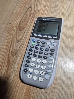 Grafický kalkulátor Ti-84 plus + púzdro - 3