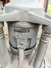 Elektromotor s brzdou. - 3