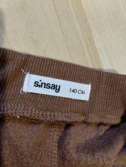 Chlapecké tepláky Sinsay vel.140 - 3