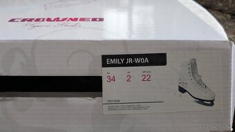 Prodám dívčí brusle vel. 34 - 3