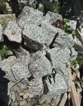 Šedé žulové štípané kostky - 3