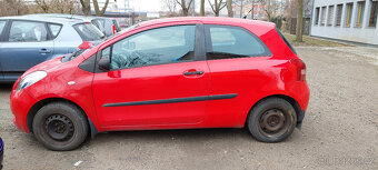 Prodám Toyota Yaris 1.0 VVT-i, benzín, - 3