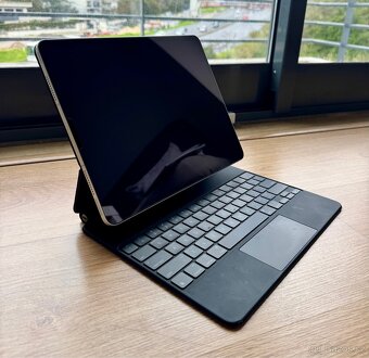 iPad Pro M1, 1TB (16gb RAM) + Cellular + Magic Keyboard - 3