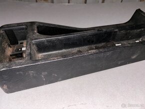 BMW E36 sedan - středový tunel - 3