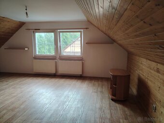 Pronájem prostorného bytu 2+kk (72 m²) v rodinném domě – C - 3