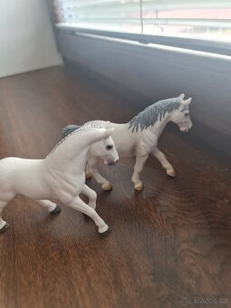 2 koně Schleich - 3