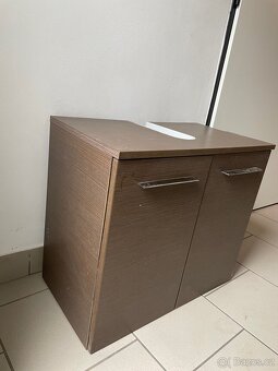 Koupelnové skříňky – pod umyvadlo + 2 závěsné - 3