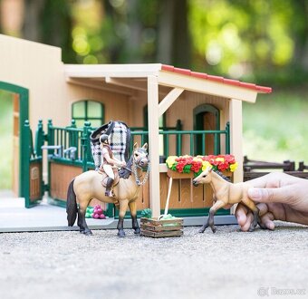 Schleich 42195 Stáj s koňmi a příslušenstvím, od 3 let, FARM - 3