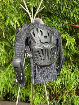 Chránič těla LEATT 4.5 vel. S/M - 3