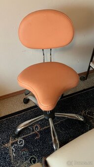 Kosmetické lehátko,lampa se stojanem a židlička k lehatku - 3