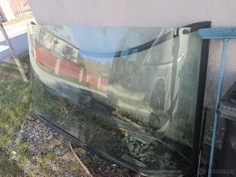 Přední okno Karosa včetně gumy - 3