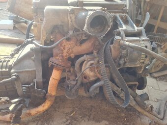 Motor Mazda 2200E - 3