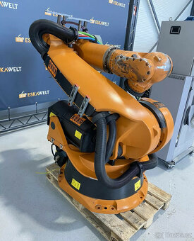 Průmyslový robot KUKA KR210 s řídicí jednotkou KRC2, rok výr - 3