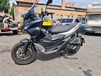 Aprilia SR GT 125 - 3