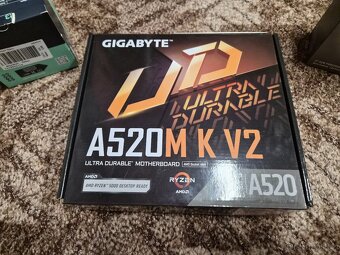 AMD Ryzen 3 3200G + Gigabyte A520M K V2 + 8GB RAM DDR4 - 3