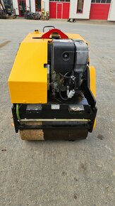 Prodám Vibrační válec 1000Kg ručně vedený - 3