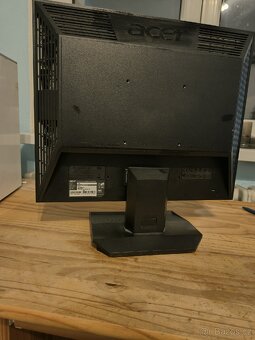 LCD monitor Acer V193 – 19", plně funkční - 3