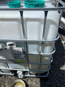 Prodám nádrž na vodu 1000l čistá - 3