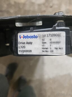 Panel střešního okna z range roveru - 3