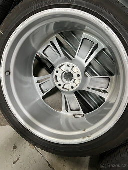 22 STŘÍBRNÁ SADA ORIGINÁLNÍCH KOLA BENTLEY BENTAYGA (4) S PN - 3