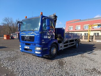 Valník s hydraulickým jeřábem HMF - 3