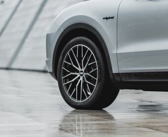 21" sada: 4x letní pneu MICHELIN, 4x senzory tlaku, 4x disk - 3
