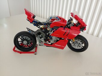 LEGO Technic 42107 Ducati Panigale V4 R - 3